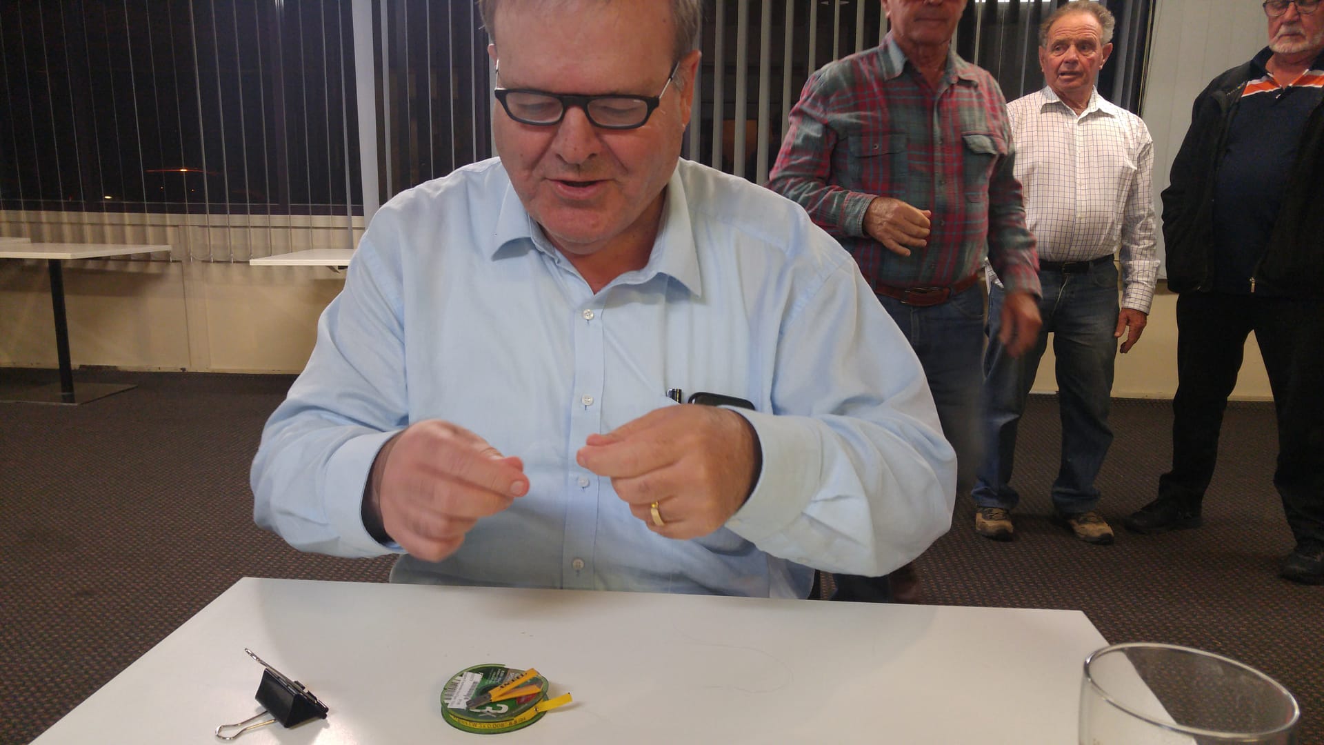 Tying the slim beauty fishing knot